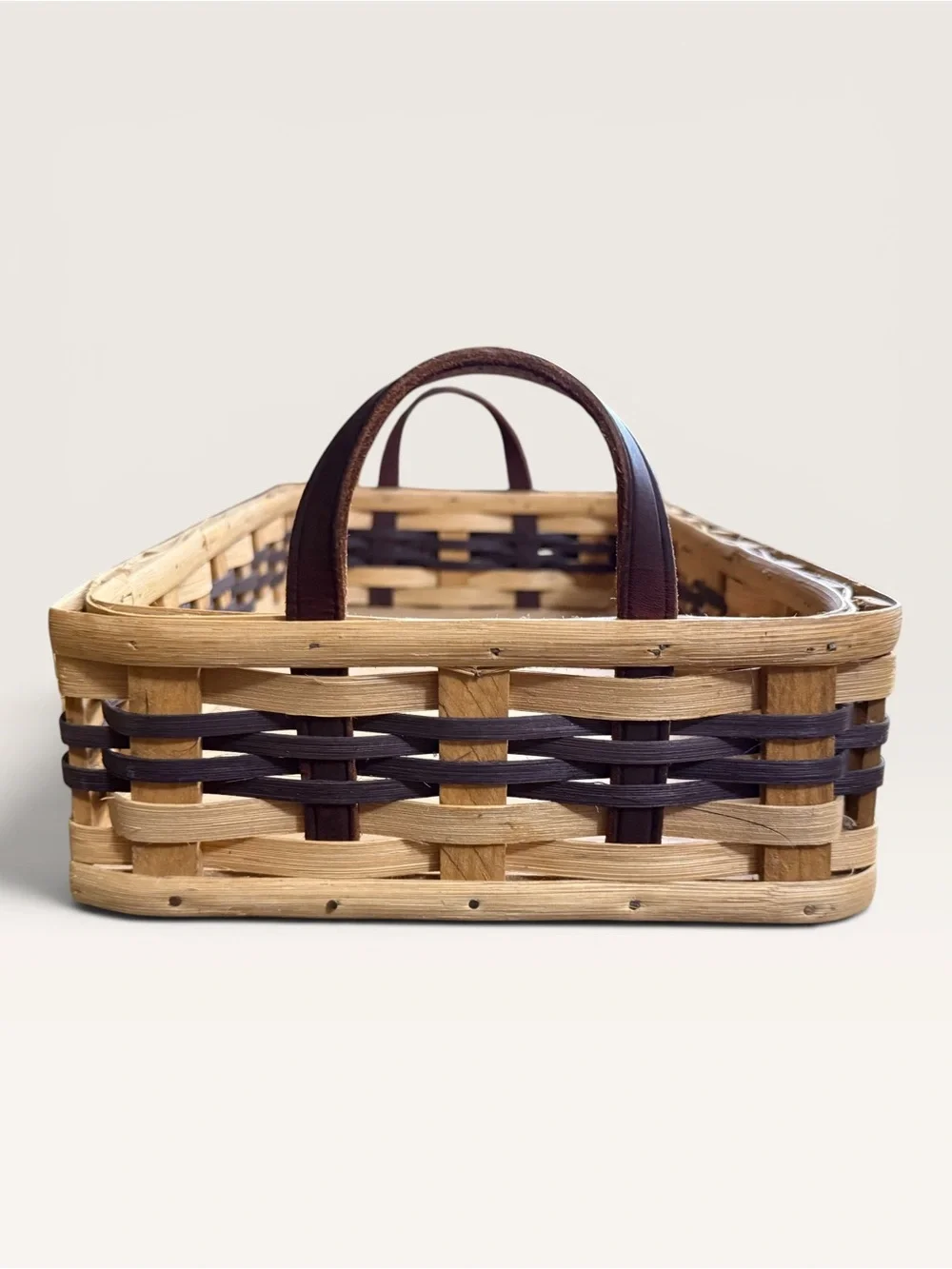 Handcrafted Amish Woven Basket w/Makers Info on Basket Bottom